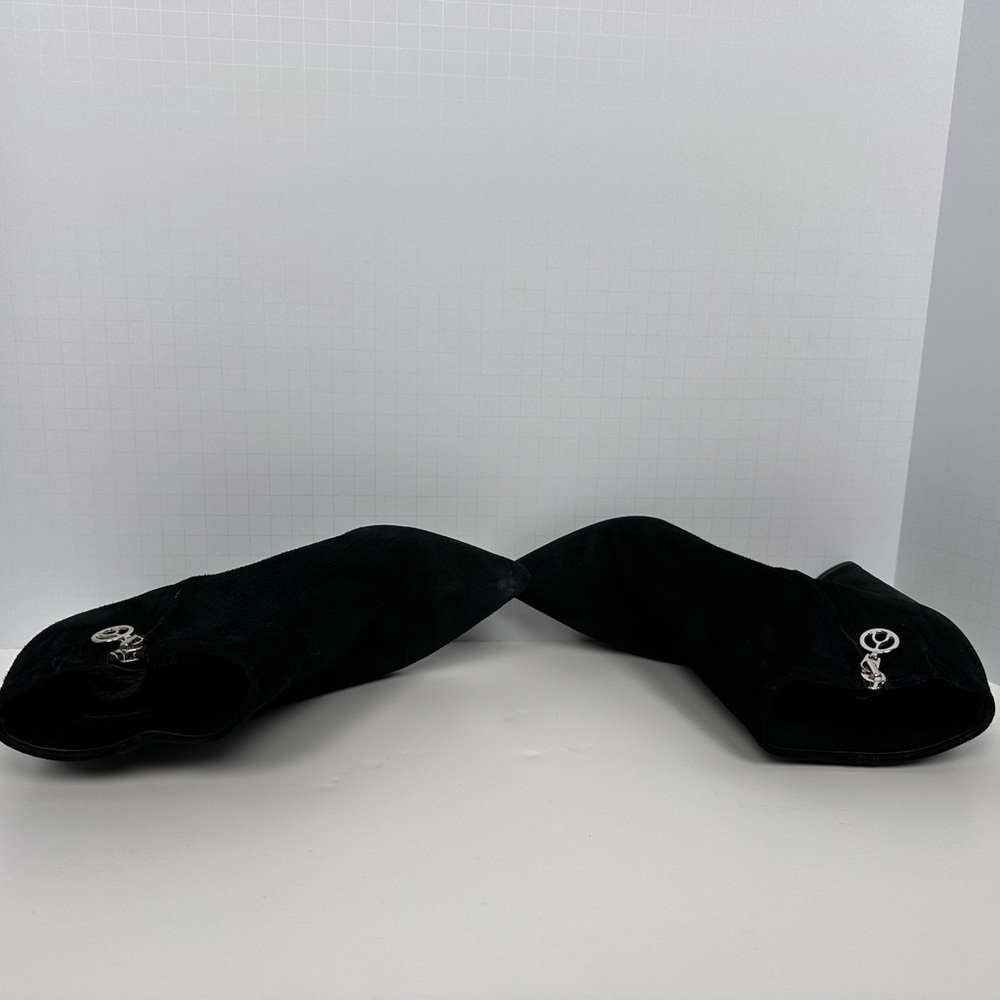 Wishbone — Sleek Black Ankle Booties with Modern Design size 9 - Picture 4 of 8